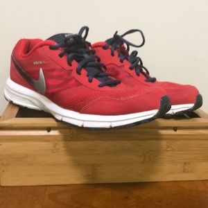 Nike Aeroply shoes / sneakers. Size 9.